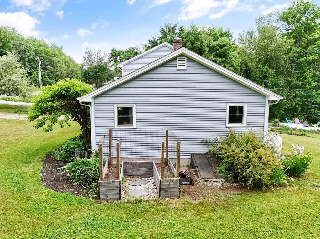 520 Bay Road Bowdoinham ME 04008