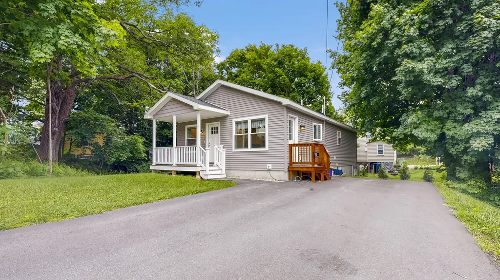 14 Weaver Street Auburn ME 04210