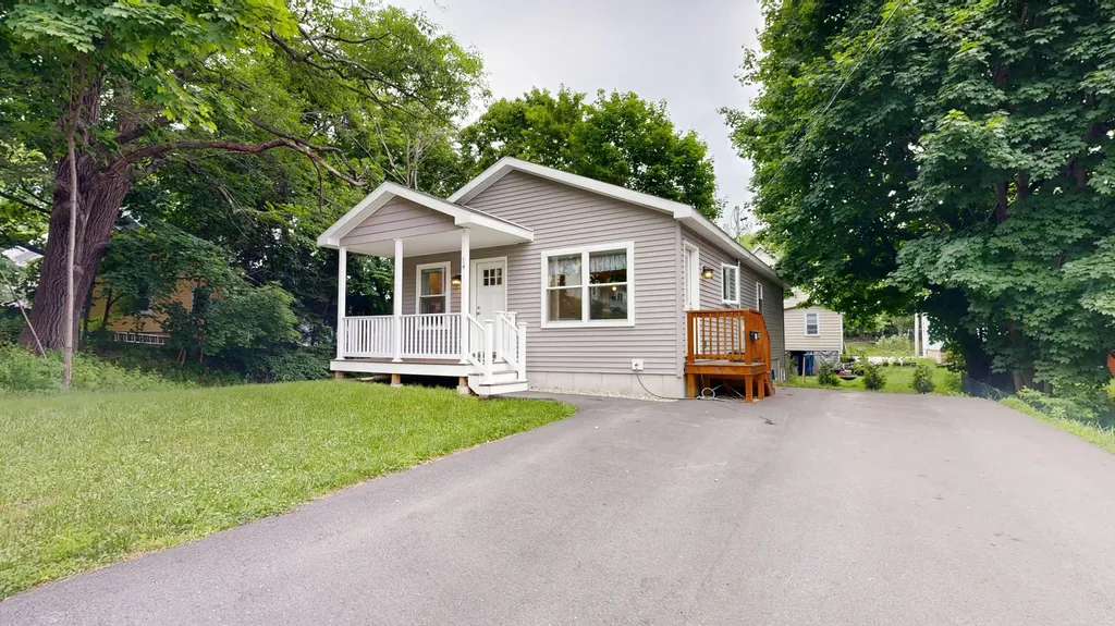 14 Weaver Street Auburn ME 04210