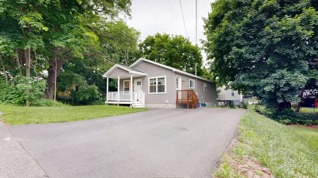 14 Weaver Street Auburn ME 04210