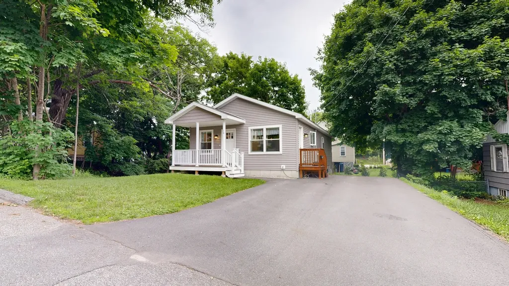 14 Weaver Street Auburn ME 04210