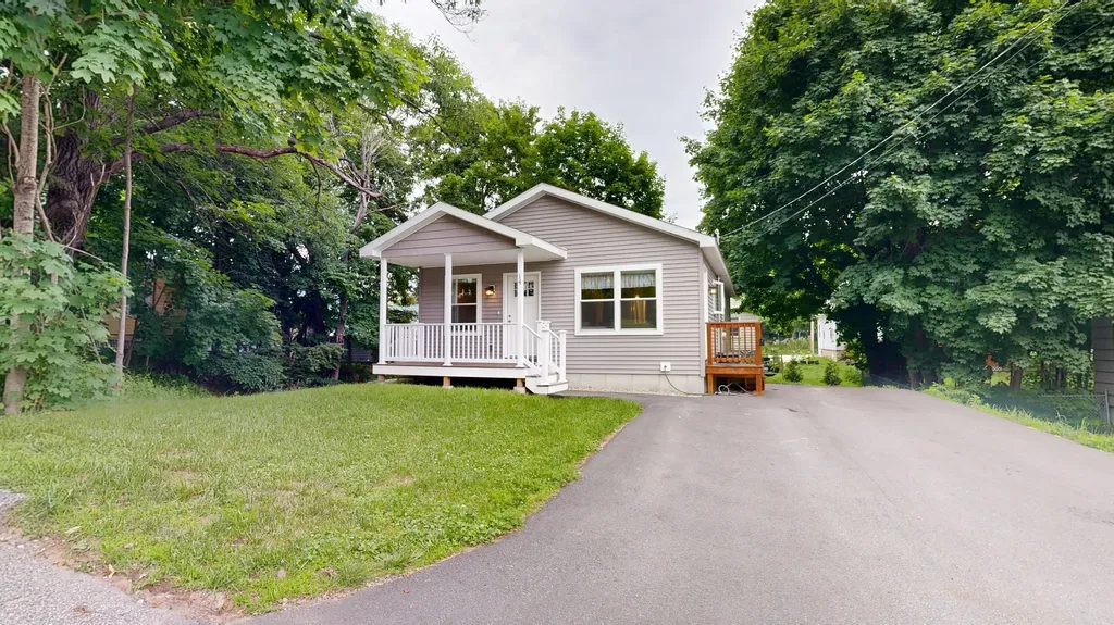 14 Weaver Street Auburn ME 04210