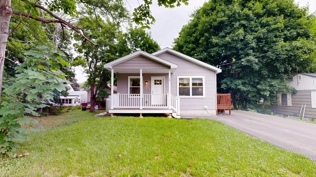 14 Weaver Street Auburn ME 04210