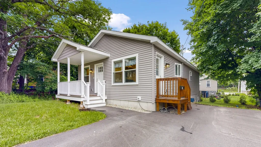14 Weaver Street Auburn ME 04210