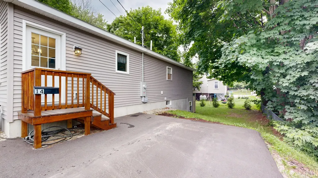 14 Weaver Street Auburn ME 04210