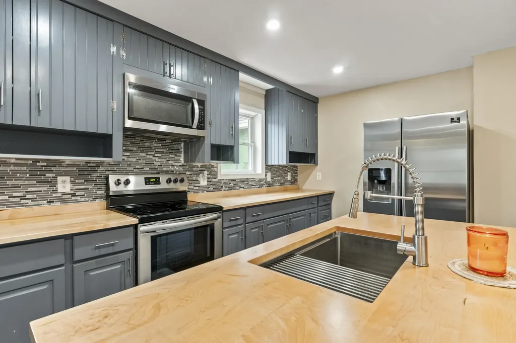 107 Mountain View Road Leeds ME 04263