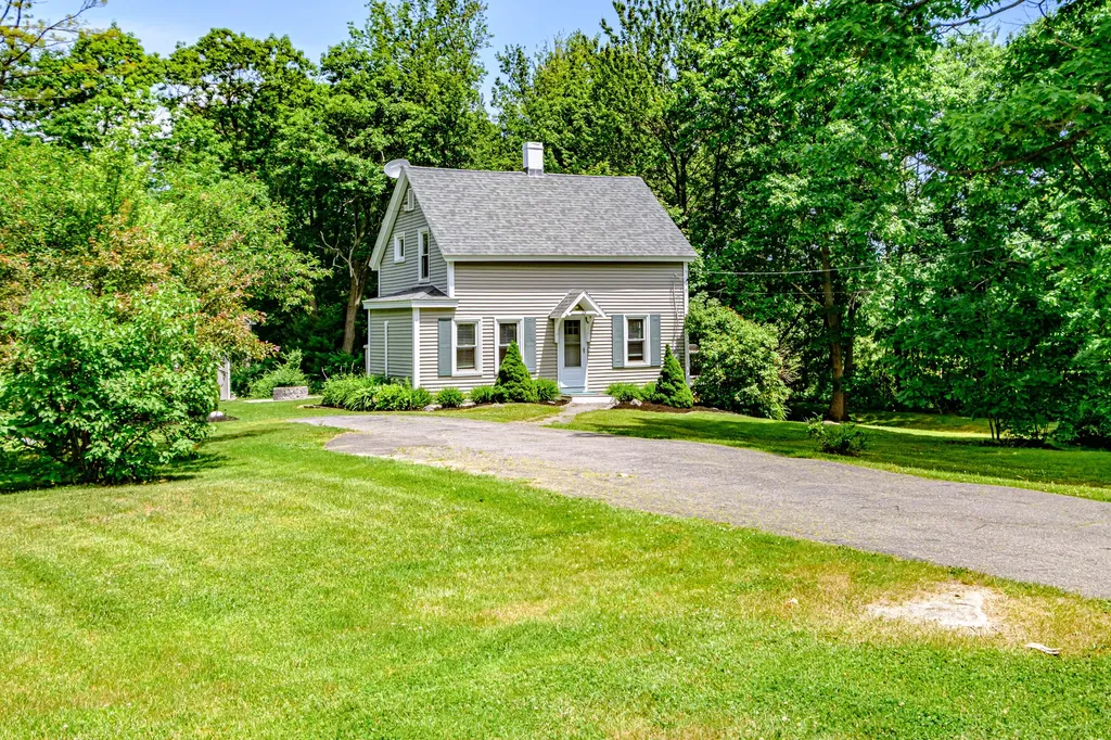 19 Ledgewood Drive Falmouth ME 04105