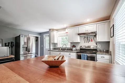 19 Ledgewood Drive Falmouth ME 04105