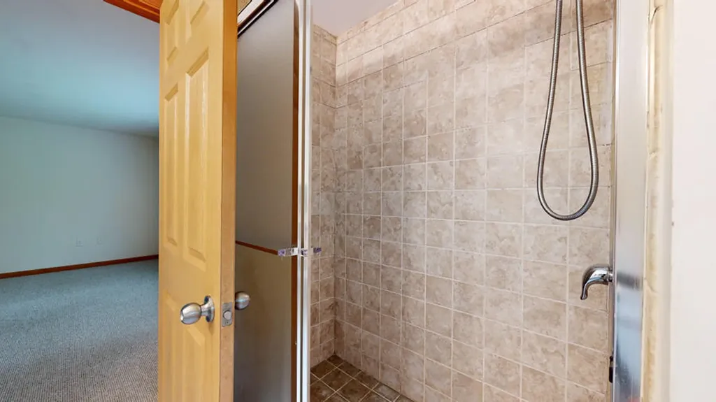 27 Bobolink Lane Thomaston ME 04861