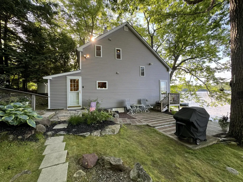 22 Dream Lane Richmond ME 04357