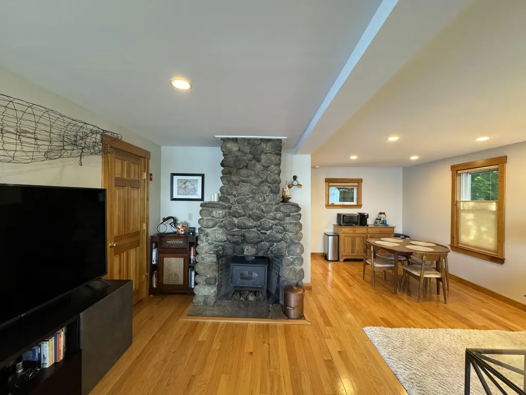22 Dream Lane Richmond ME 04357