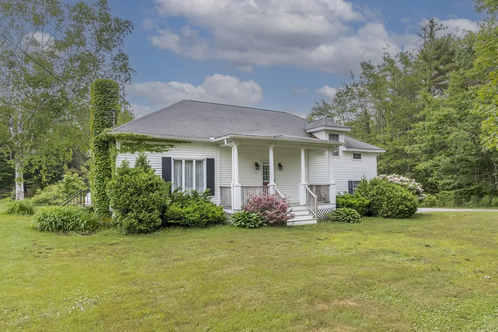 232 Spurwink Avenue Cape Elizabeth ME 04107