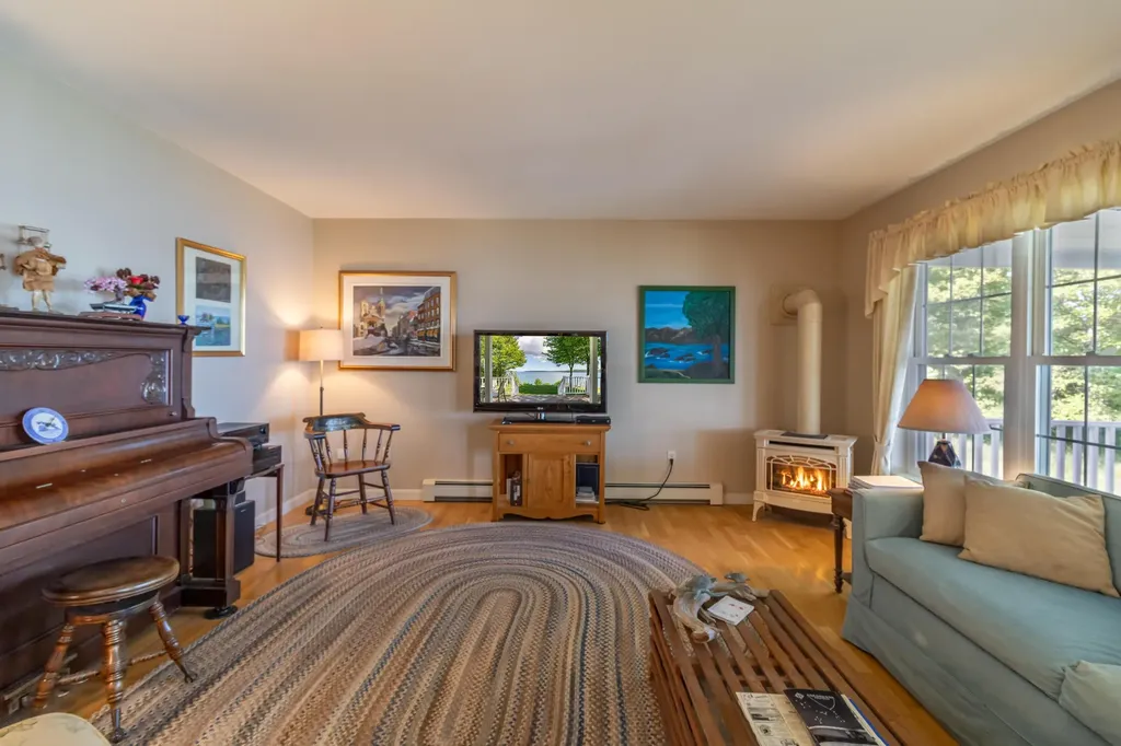 55 Fox Run Lamoine ME 04605