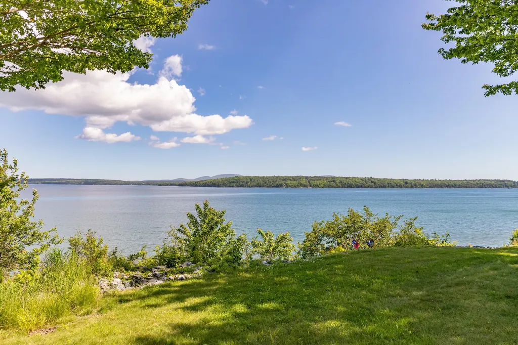 55 Fox Run Lamoine ME 04605