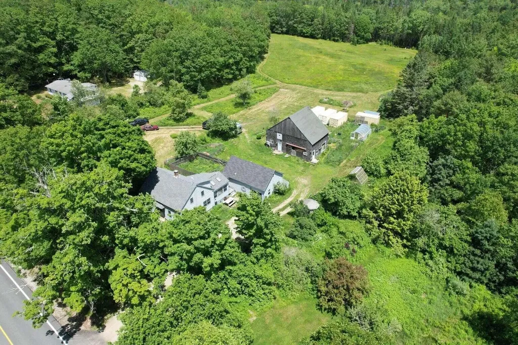 969 Pleasant Street Blue Hill ME 04614