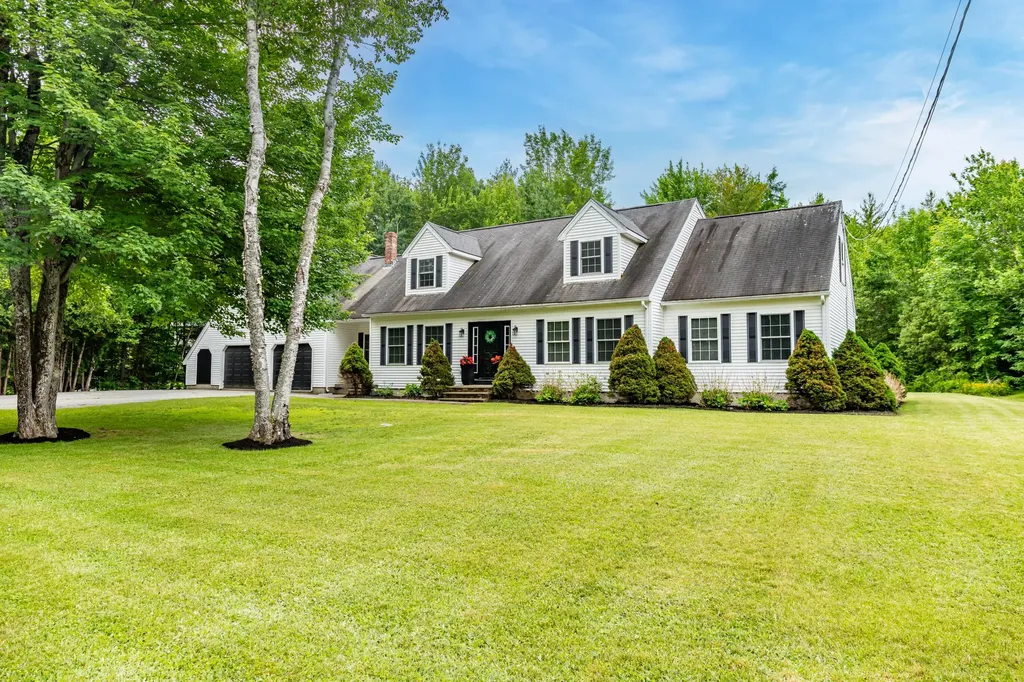 12 Surrey Lane Hampden ME 04444