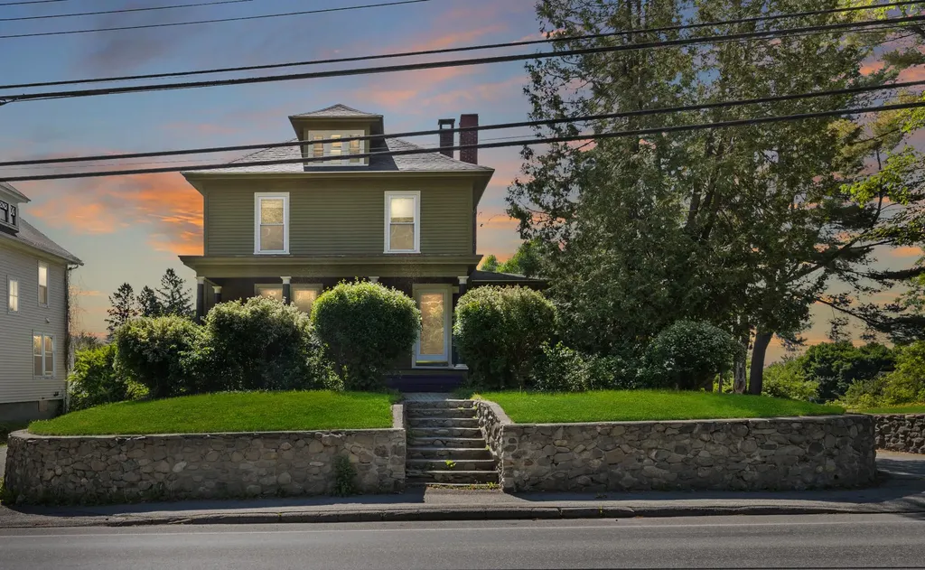 212 Main Street Orono ME 04473
