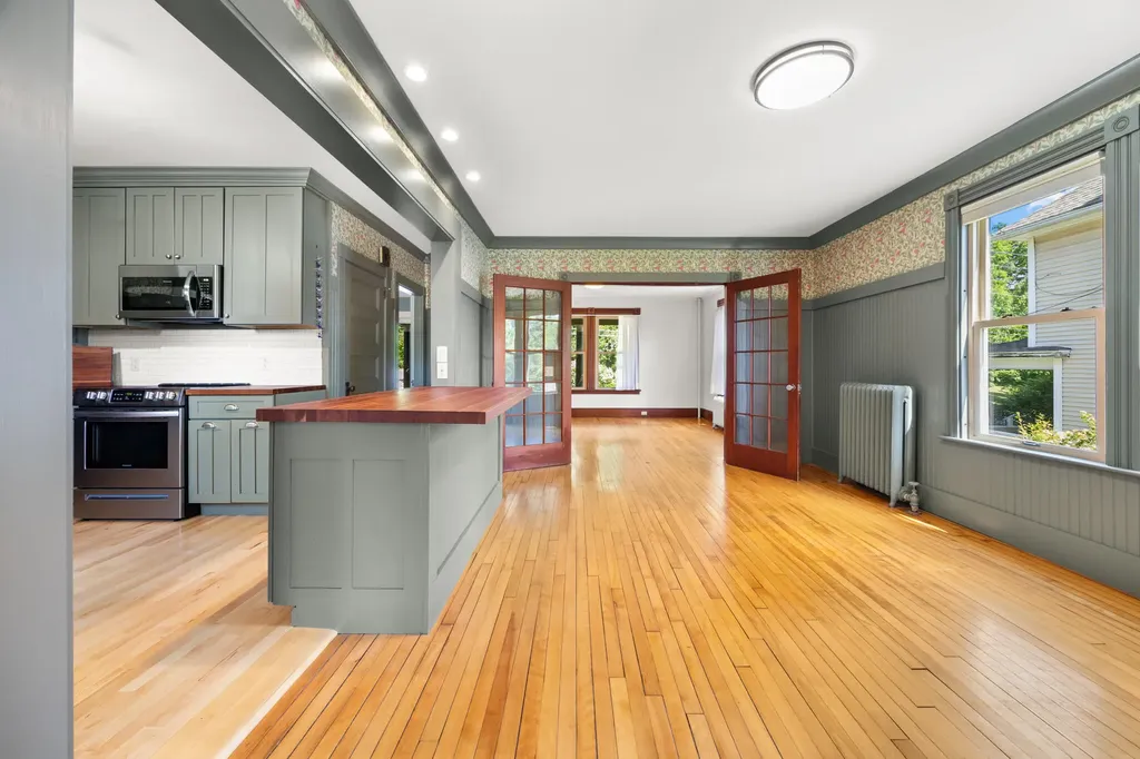 212 Main Street Orono ME 04473