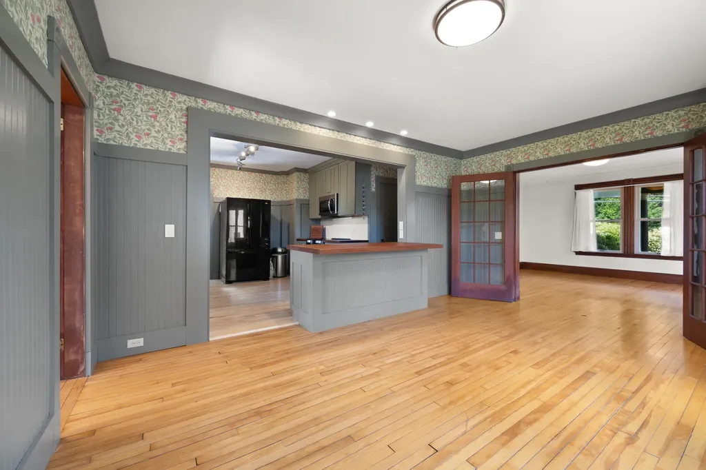 212 Main Street Orono ME 04473