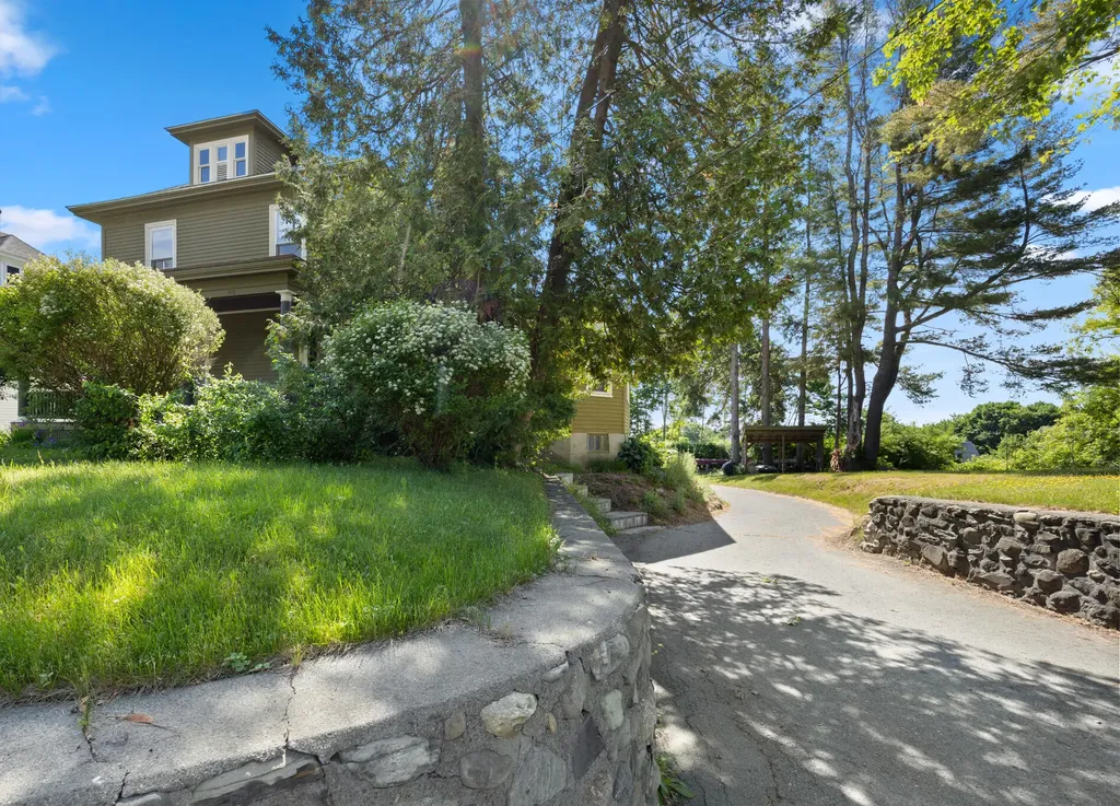 212 Main Street Orono ME 04473