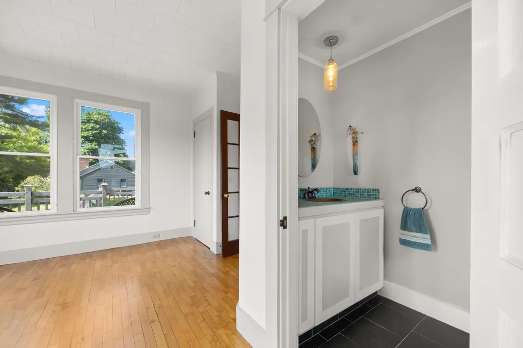 212 Main Street Orono ME 04473
