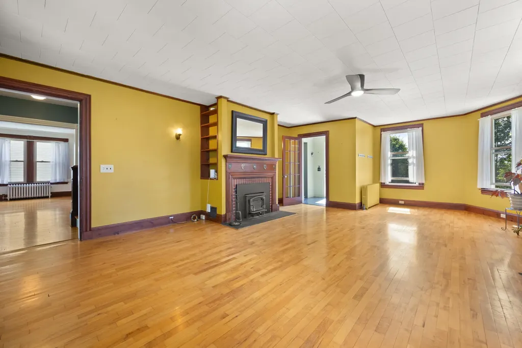 212 Main Street Orono ME 04473