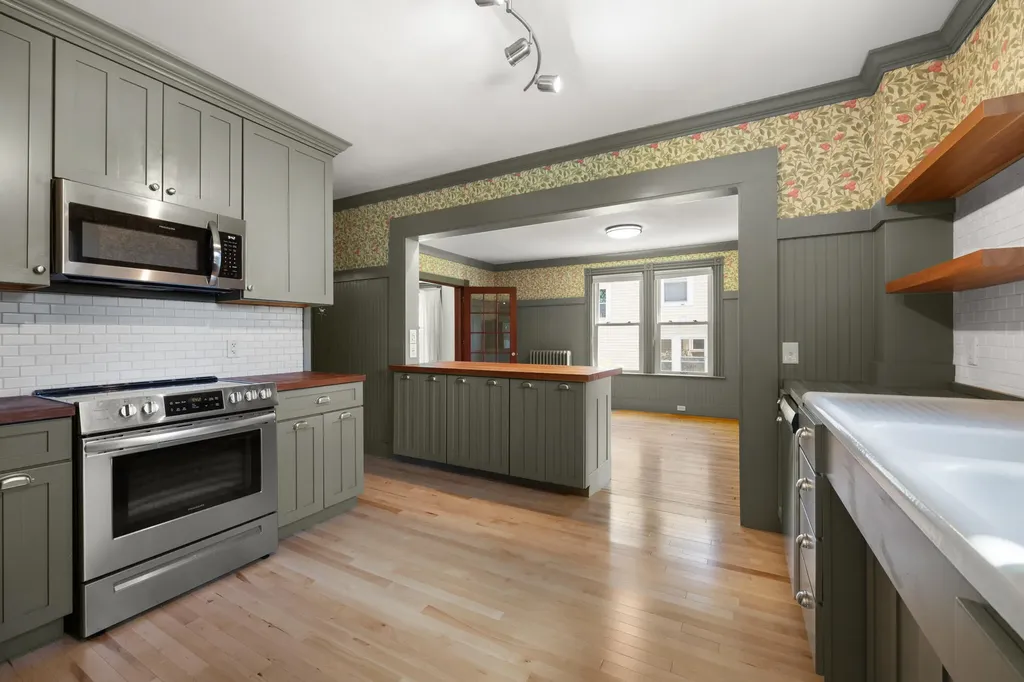 212 Main Street Orono ME 04473