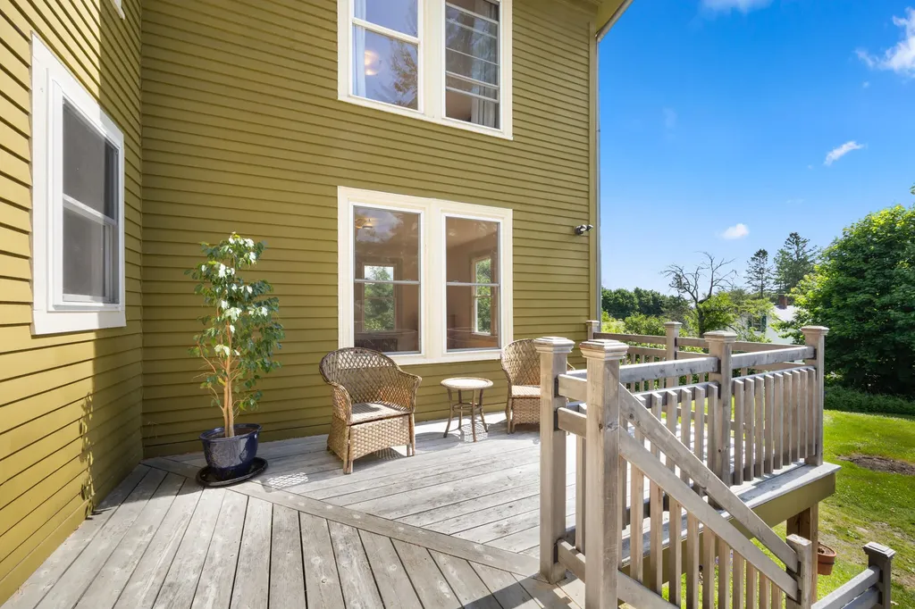212 Main Street Orono ME 04473