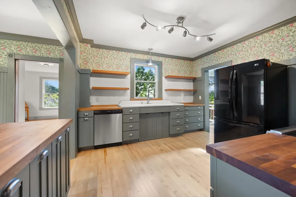 212 Main Street Orono ME 04473