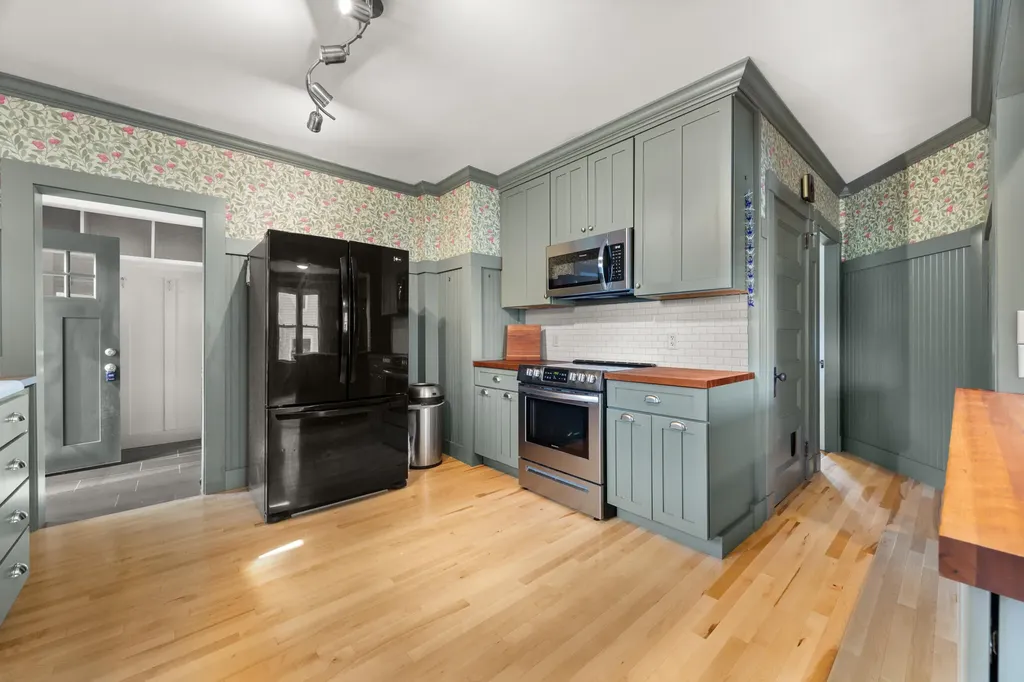 212 Main Street Orono ME 04473