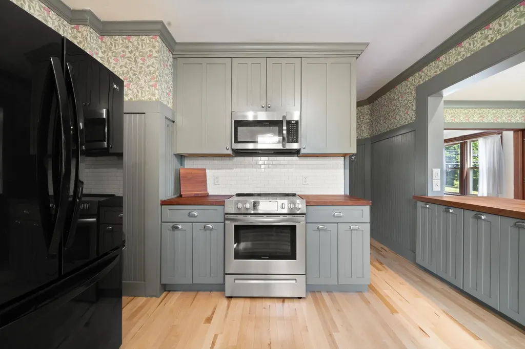 212 Main Street Orono ME 04473