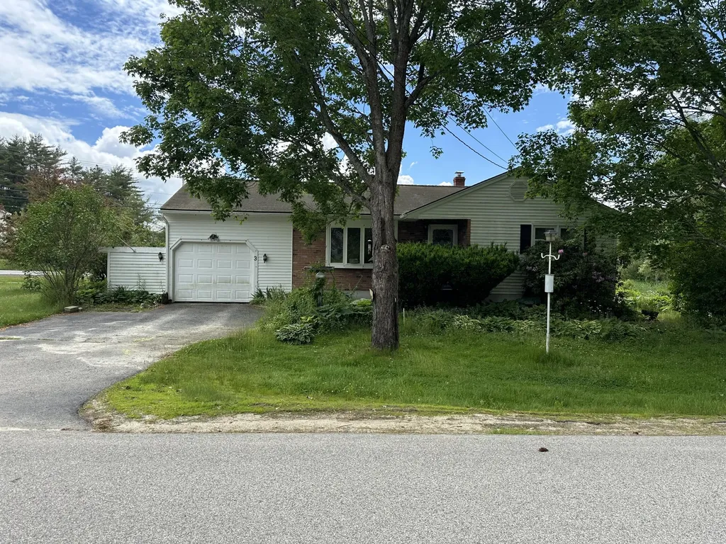 3 Mcconkey Road Gray ME 04039