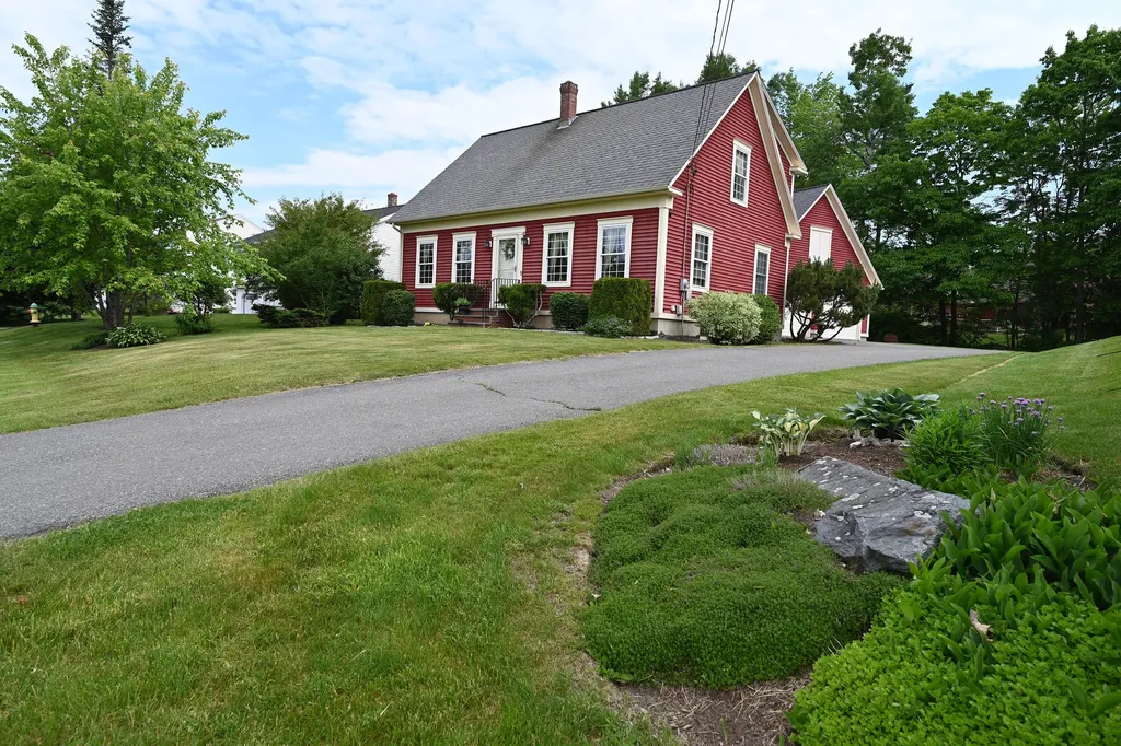 44 Daisey Lane Hampden ME 04444