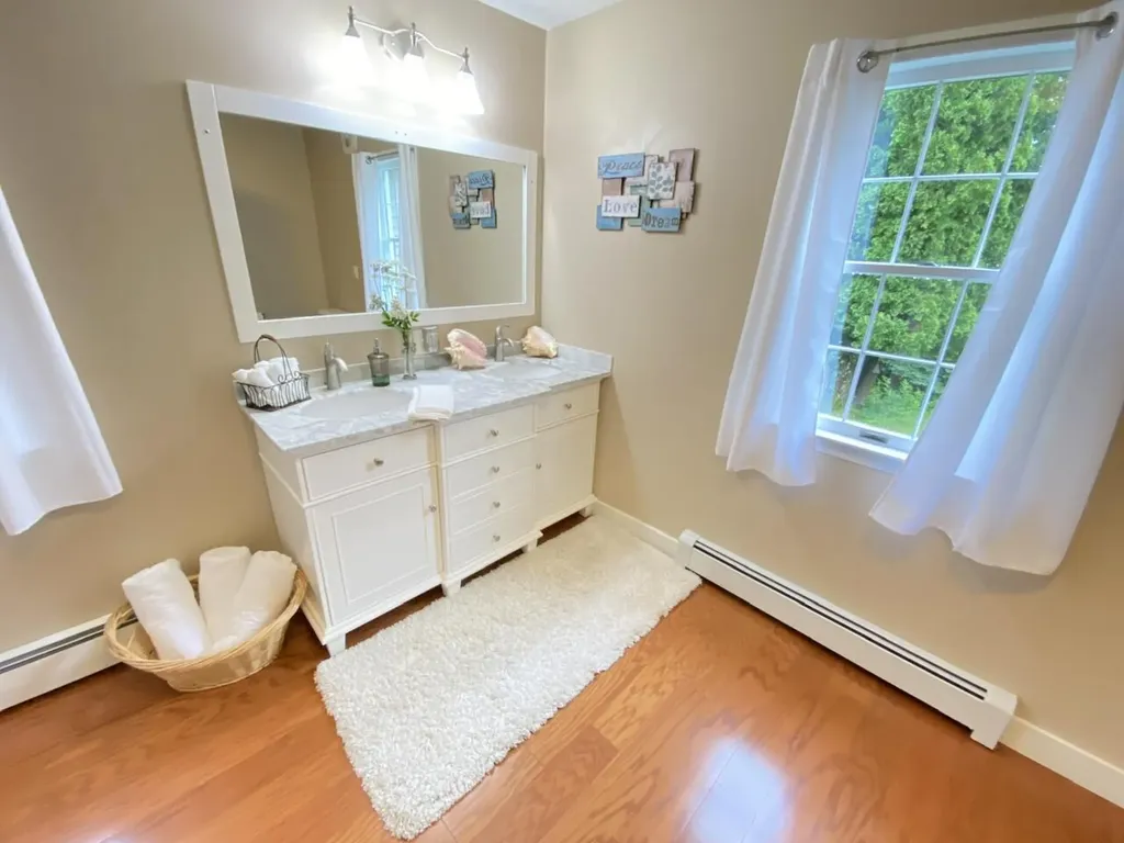 22 Old County Road Damariscotta ME 04543