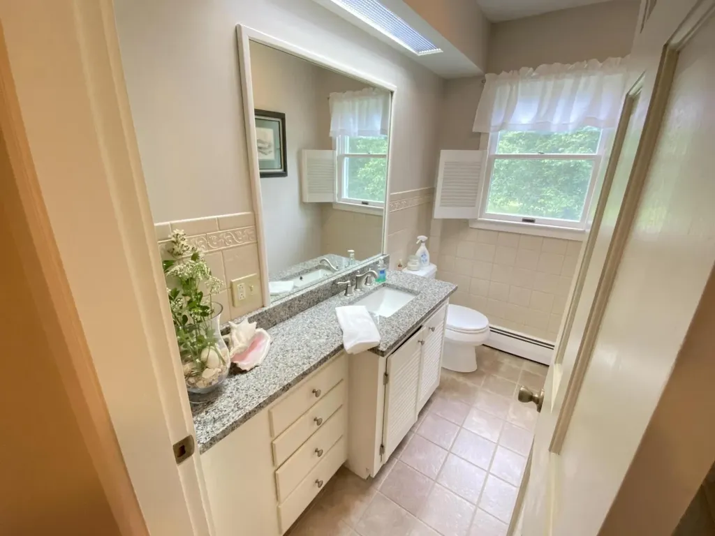 22 Old County Road Damariscotta ME 04543