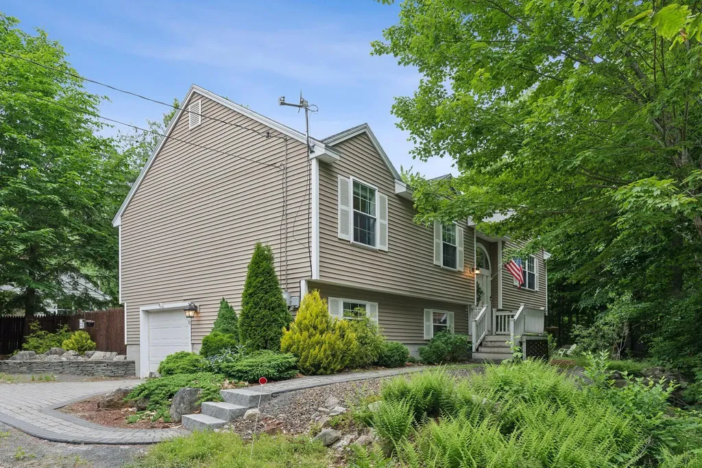 6 Rockwood Way Naples ME 04055