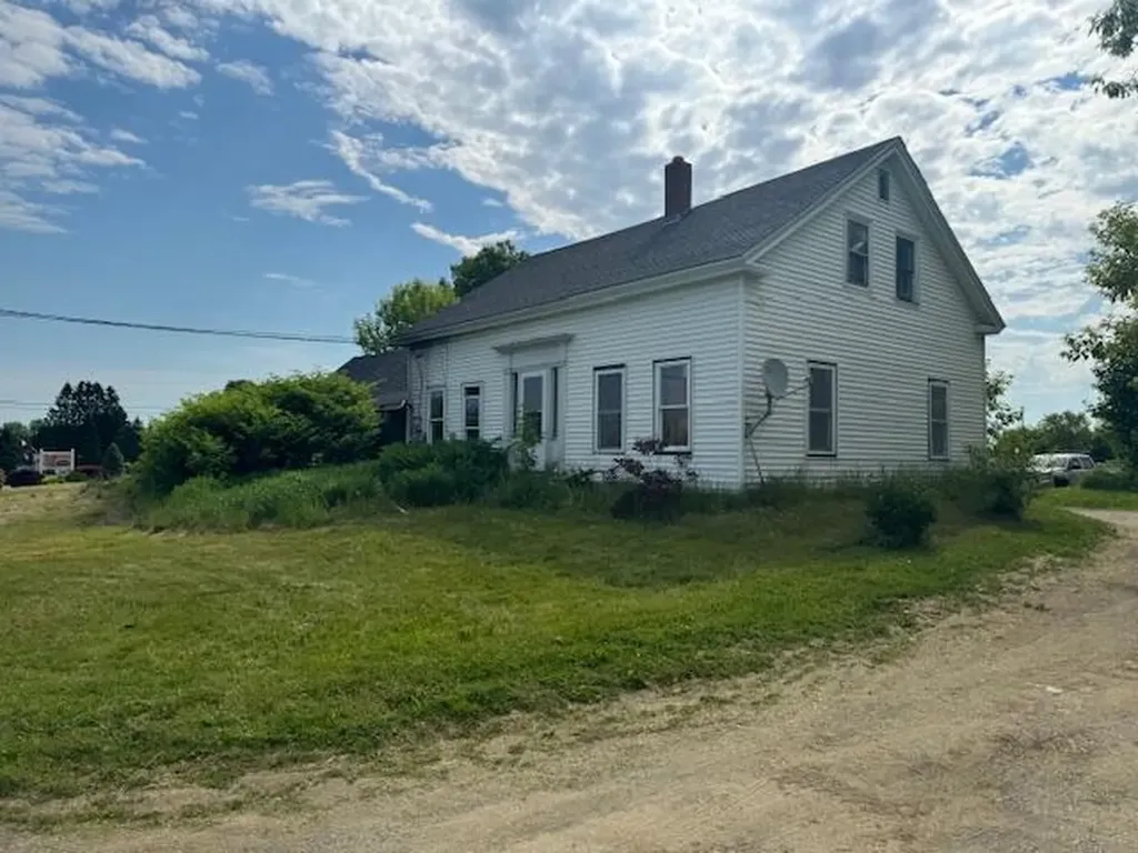 139 Billings Road Hermon ME 04401