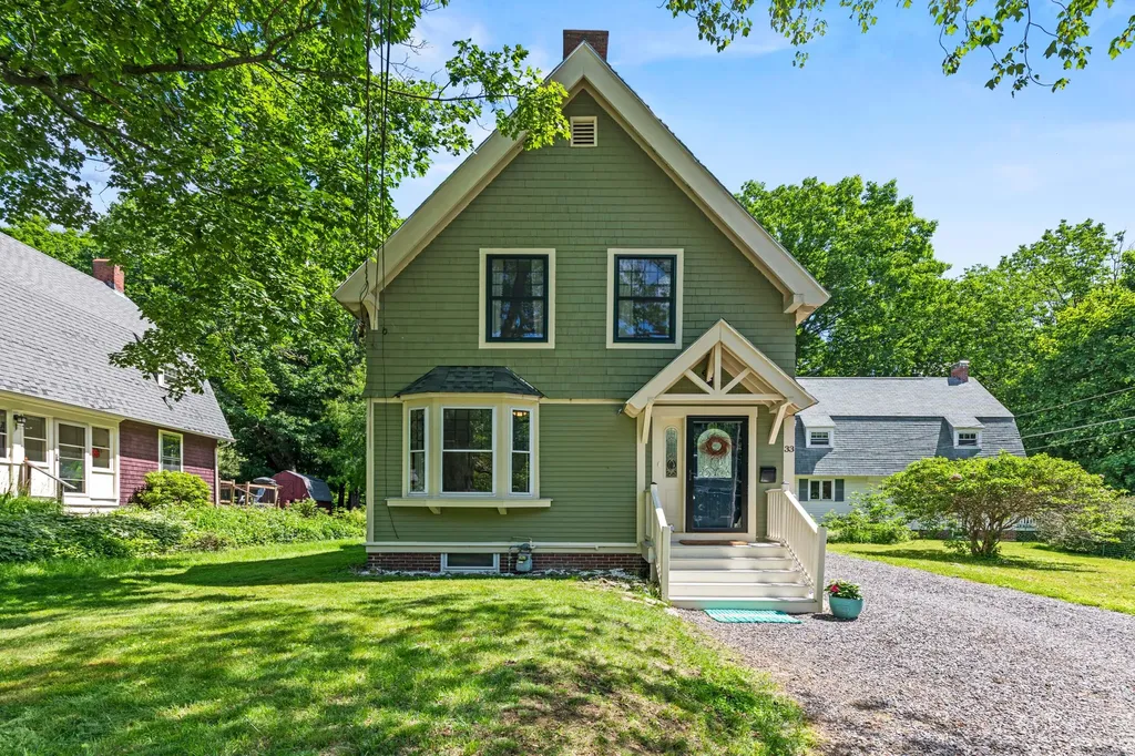33 Cottage Place Westbrook ME 04092