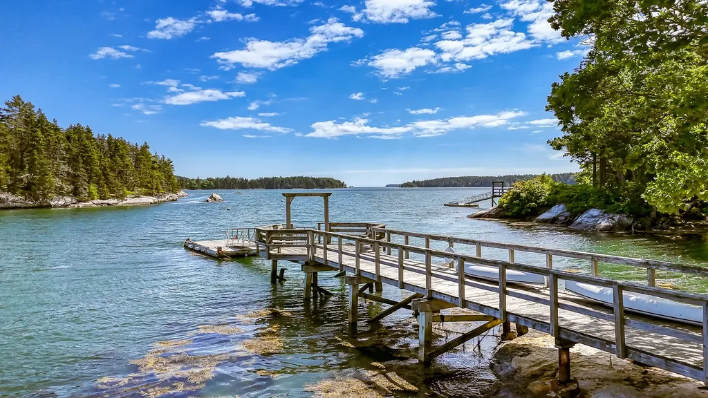 1230 Back Cove Road Waldoboro ME 04572