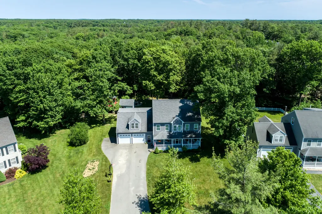 27 Ericas Way Kennebunk ME 04043