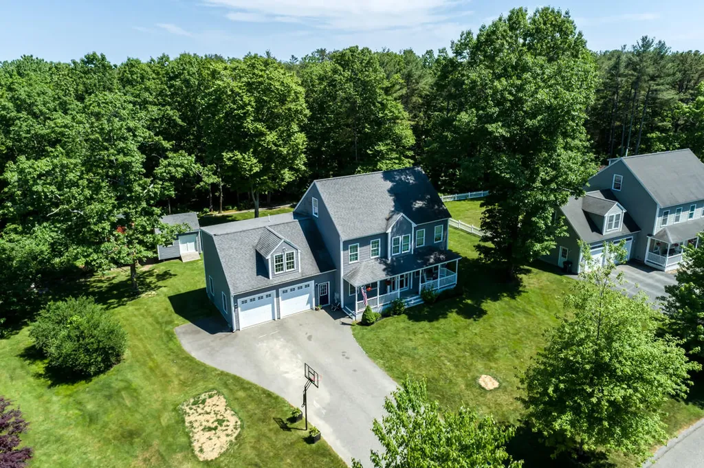 27 Ericas Way Kennebunk ME 04043