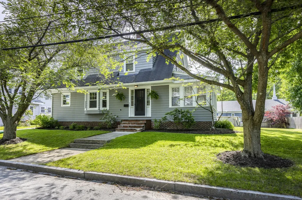17 Dennett Street Portland ME 04102