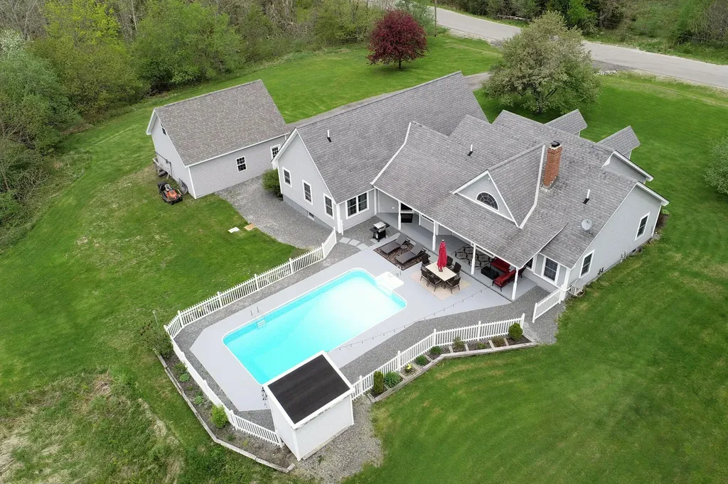 33 Mckinnon Road Bucksport ME 04416