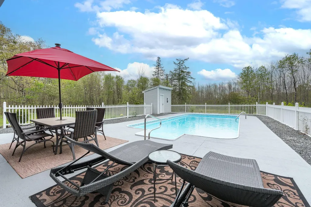 33 Mckinnon Road Bucksport ME 04416