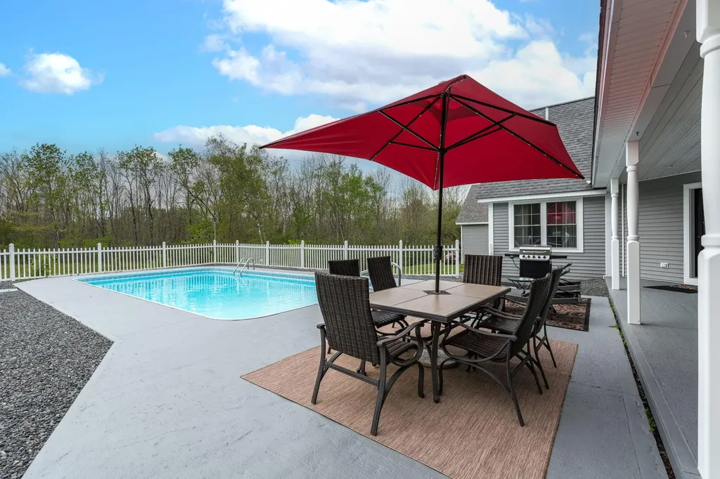 33 Mckinnon Road Bucksport ME 04416