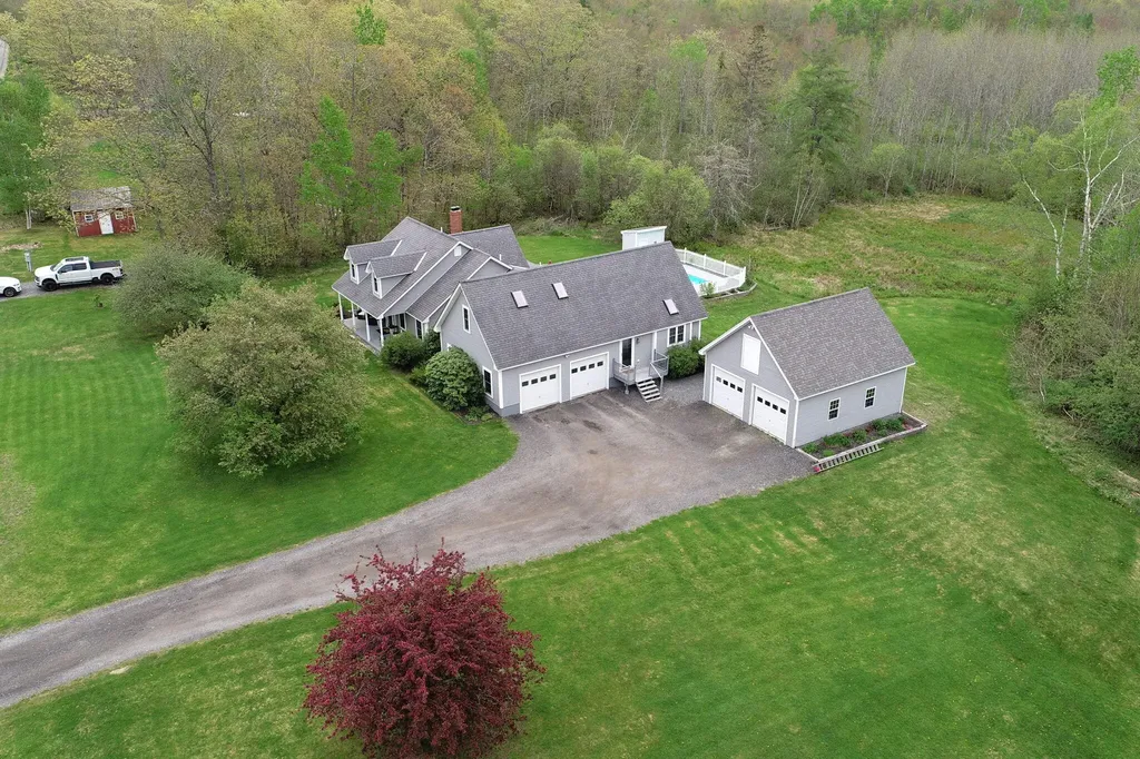 33 Mckinnon Road Bucksport ME 04416