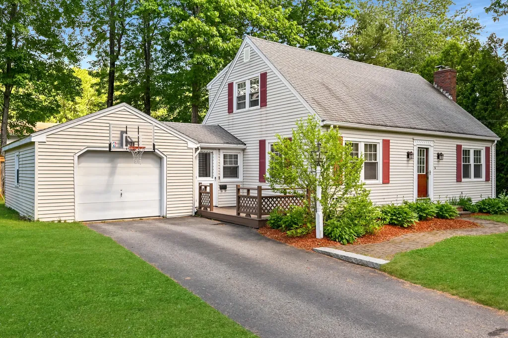 40 Pineloch Drive Portland ME 04103