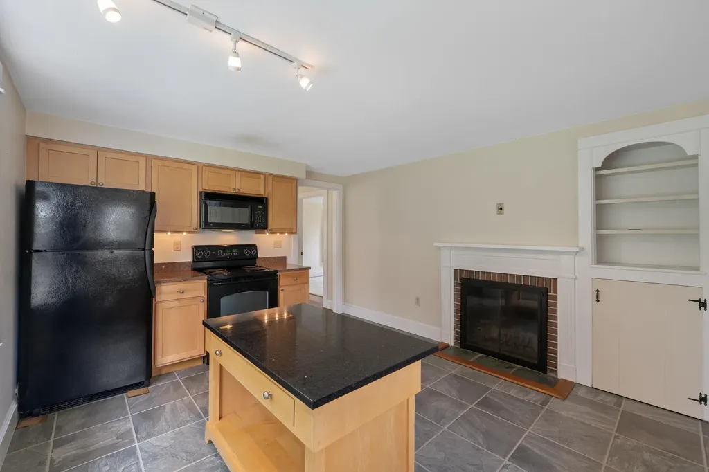 1242 State Route 129 South Bristol ME 04568