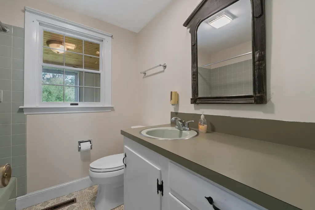 1242 State Route 129 South Bristol ME 04568