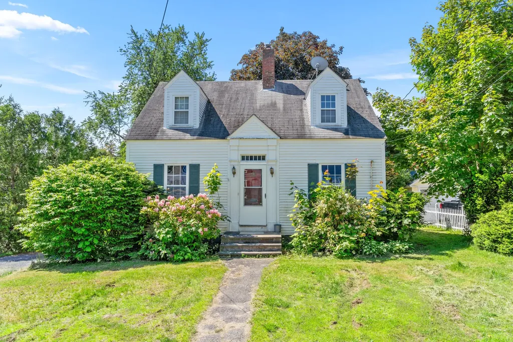 18 Manley Street Augusta ME 04330